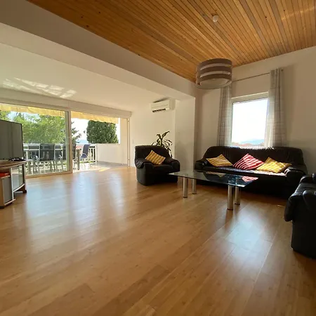 Flora شقة Kaštela