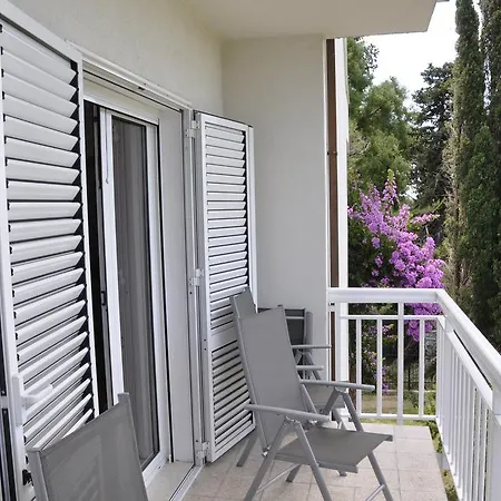 Flora Appartement *