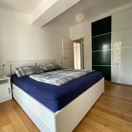 Flora Apartman Kastela