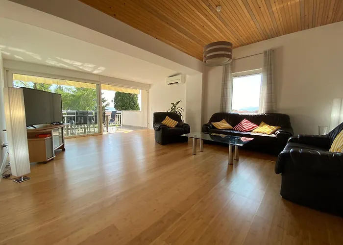 Flora Apartman Kastela